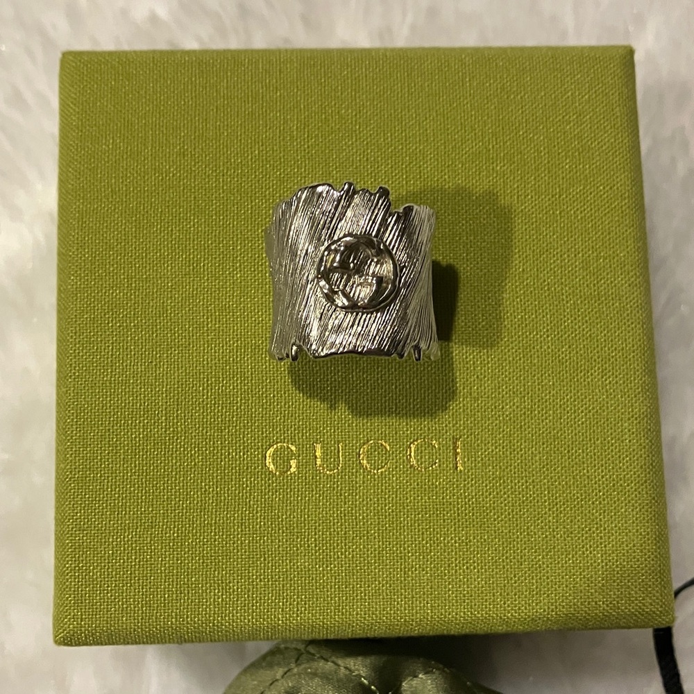 Gucci Silver Ring with Olive Pouch - Picture 2 of 7